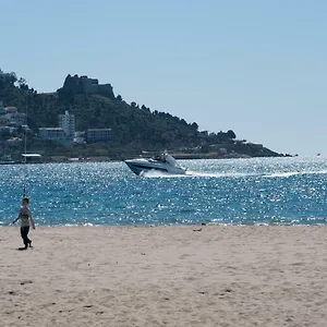 A Pie De Playa, Climatizado Y Parking Rosas